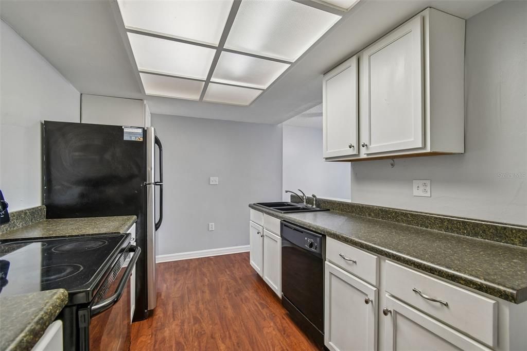 For Sale: $105,000 (1 beds, 1 baths, 854 Square Feet)