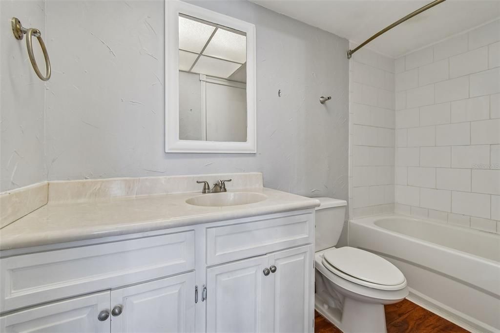 For Sale: $105,000 (1 beds, 1 baths, 854 Square Feet)