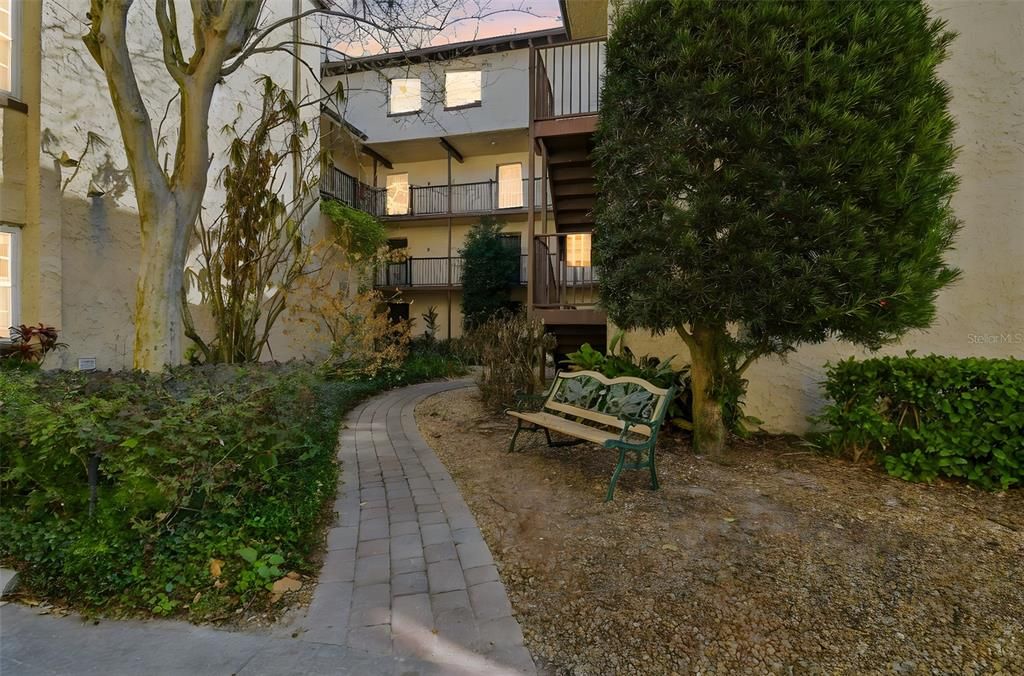 For Sale: $105,000 (1 beds, 1 baths, 854 Square Feet)