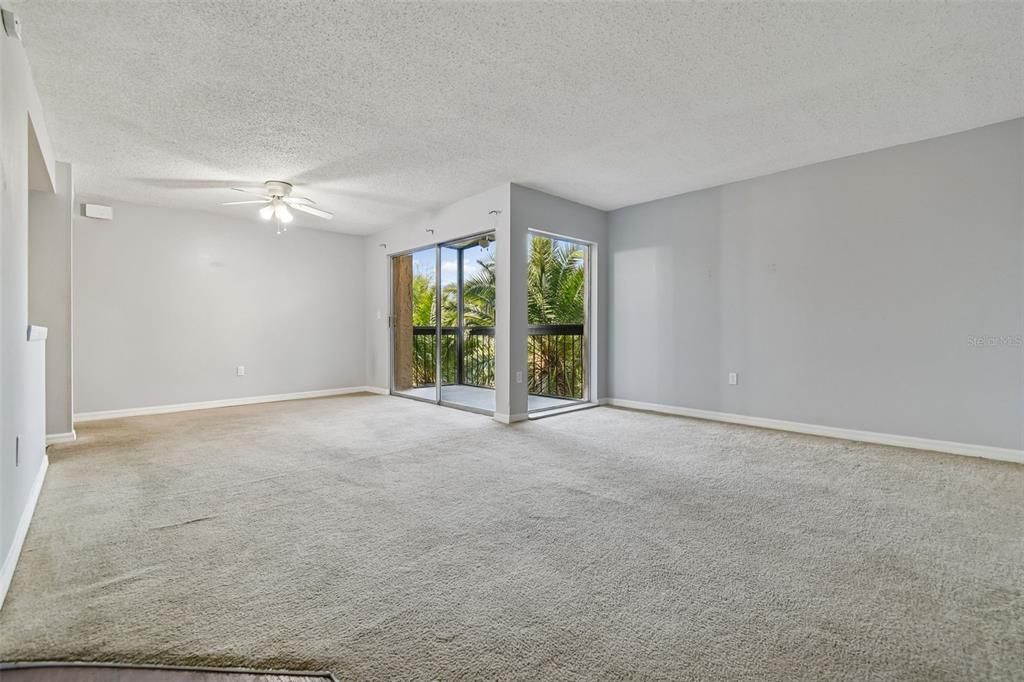 For Sale: $105,000 (1 beds, 1 baths, 854 Square Feet)