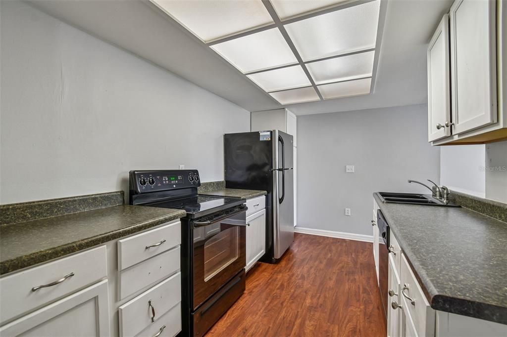 For Sale: $105,000 (1 beds, 1 baths, 854 Square Feet)