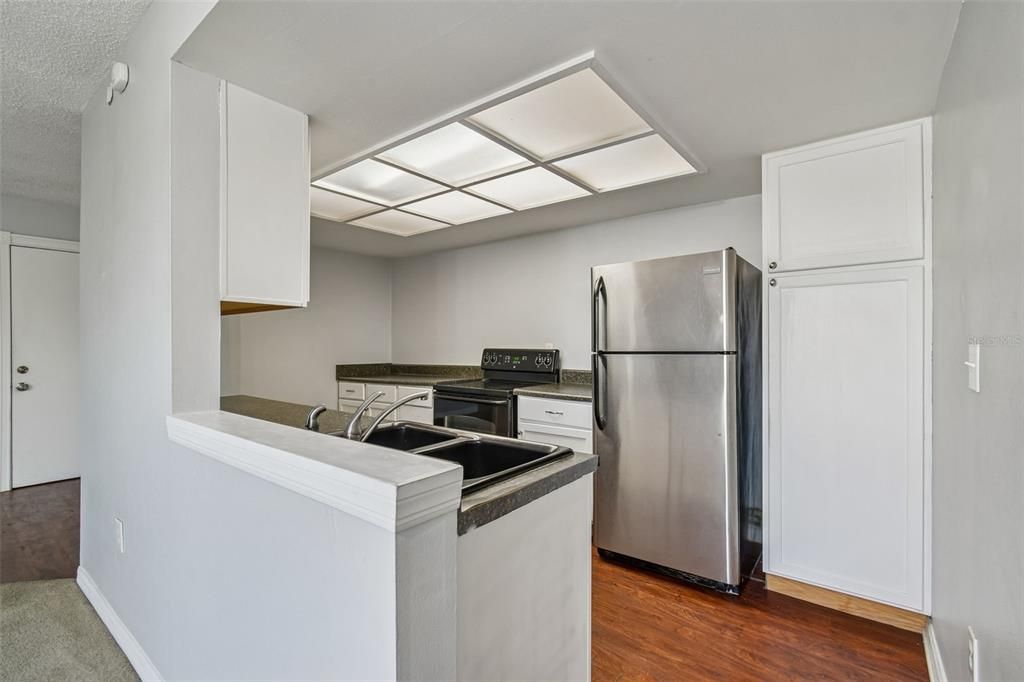 For Sale: $105,000 (1 beds, 1 baths, 854 Square Feet)