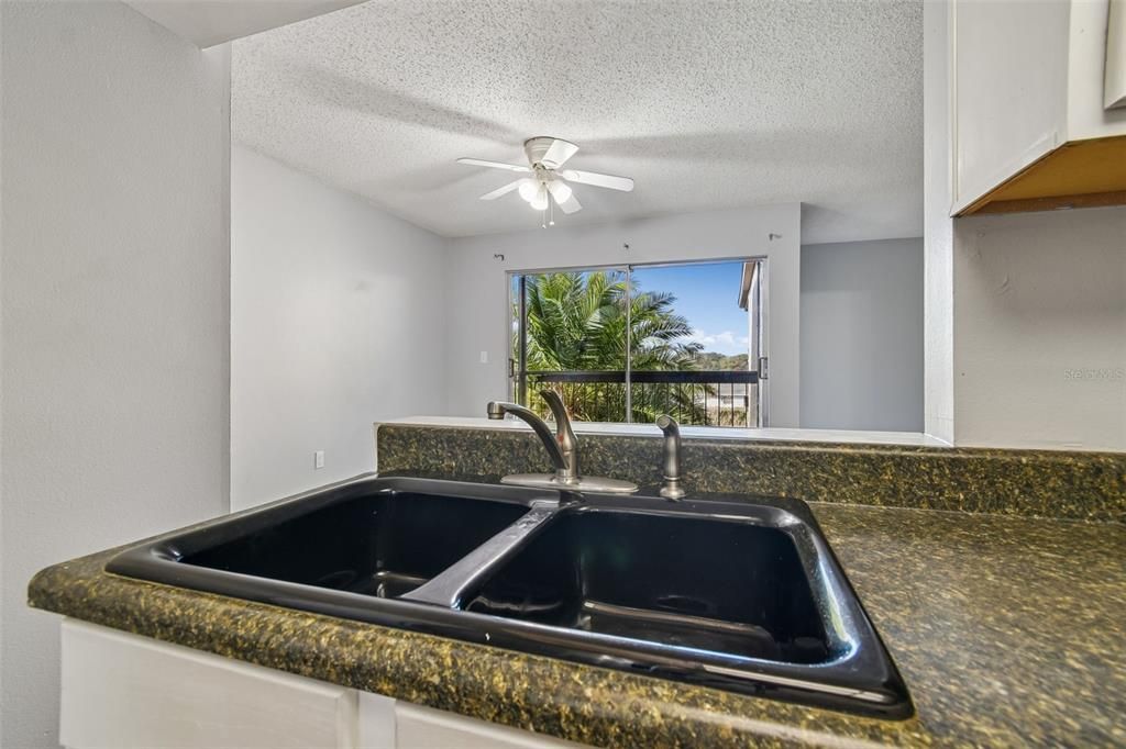 For Sale: $105,000 (1 beds, 1 baths, 854 Square Feet)
