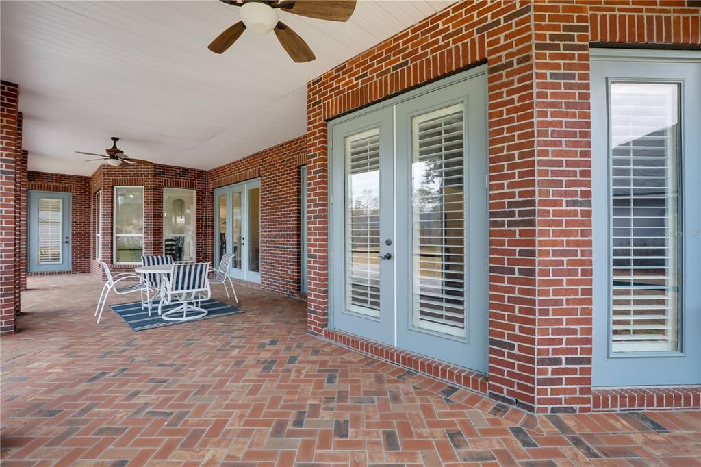 For Sale: $750,000 (5 beds, 4 baths, 3316 Square Feet)