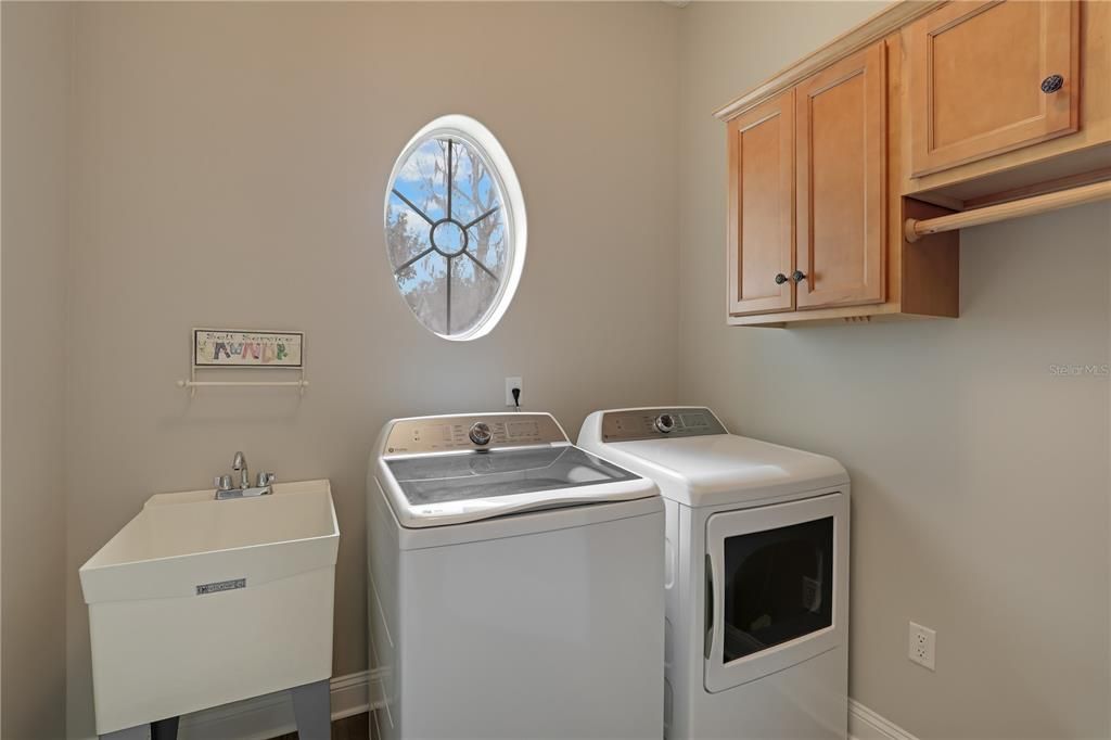 For Sale: $750,000 (5 beds, 4 baths, 3316 Square Feet)