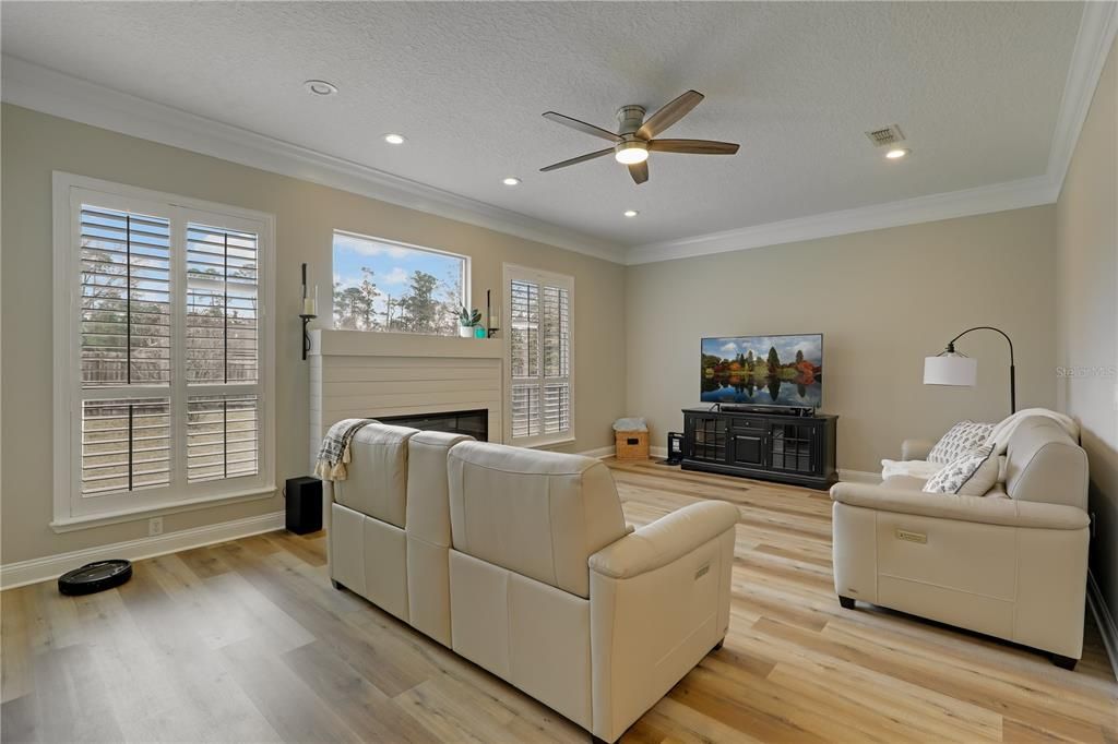 For Sale: $750,000 (5 beds, 4 baths, 3316 Square Feet)