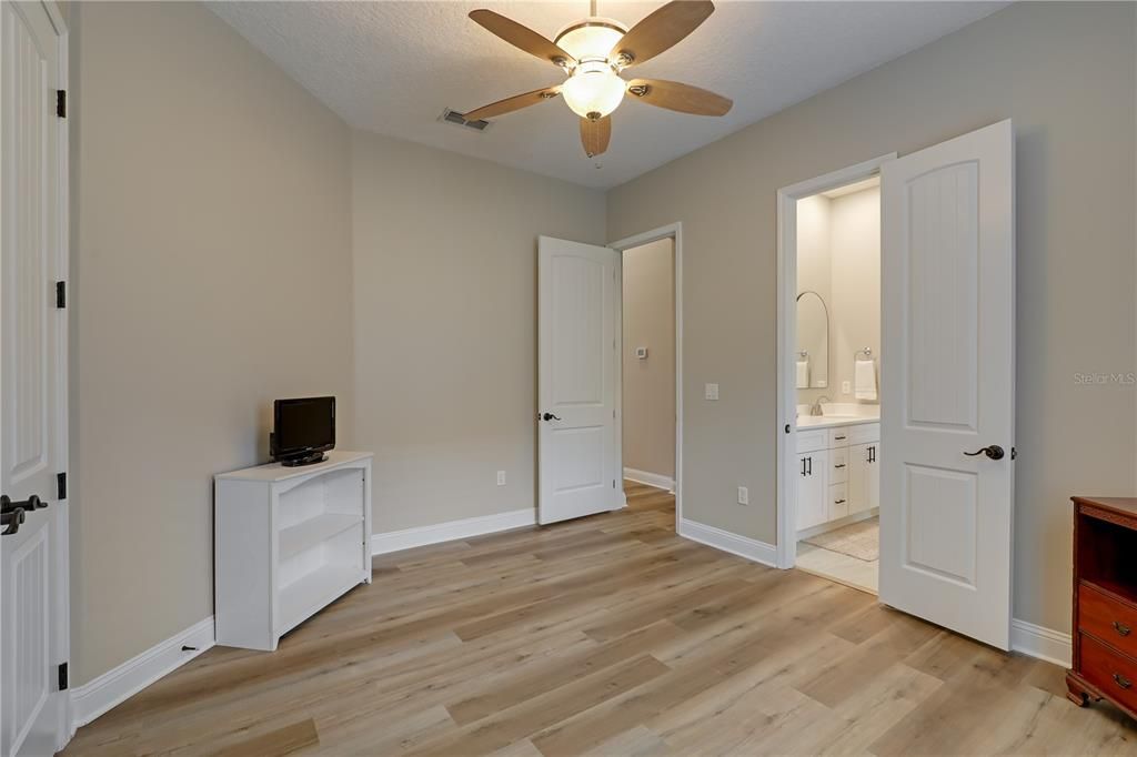 For Sale: $750,000 (5 beds, 4 baths, 3316 Square Feet)