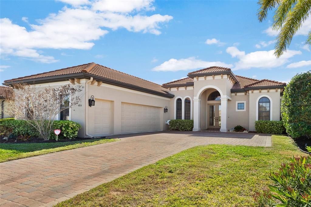 For Sale: $1,230,000 (3 beds, 3 baths, 2886 Square Feet)