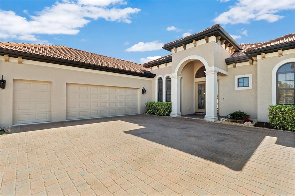 For Sale: $1,230,000 (3 beds, 3 baths, 2886 Square Feet)