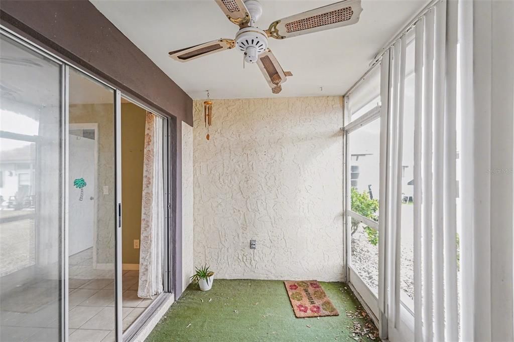 Activo con contrato: $98,000 (2 camas, 2 baños, 890 Pies cuadrados)
