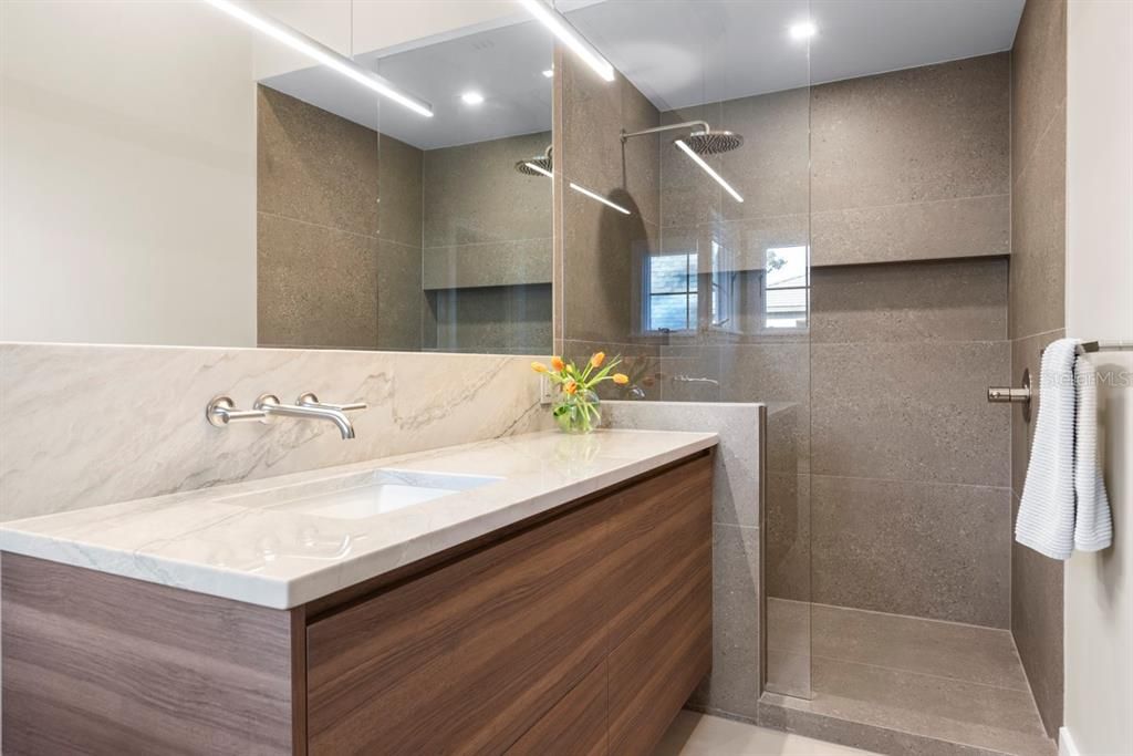 На продажу: $5,995,000 (5 спален, 5 ванн, 5476 Квадратных фут)