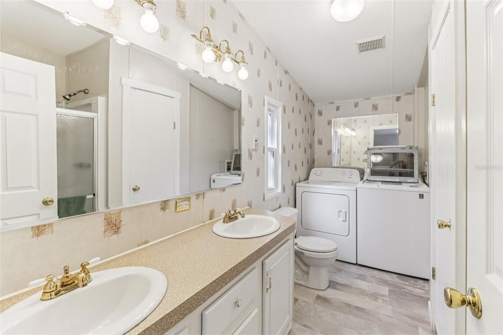 For Sale: $159,900 (3 beds, 2 baths, 1296 Square Feet)