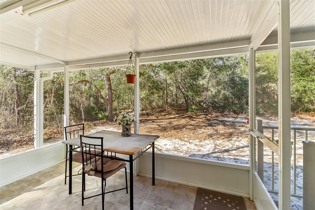 For Sale: $159,900 (3 beds, 2 baths, 1296 Square Feet)