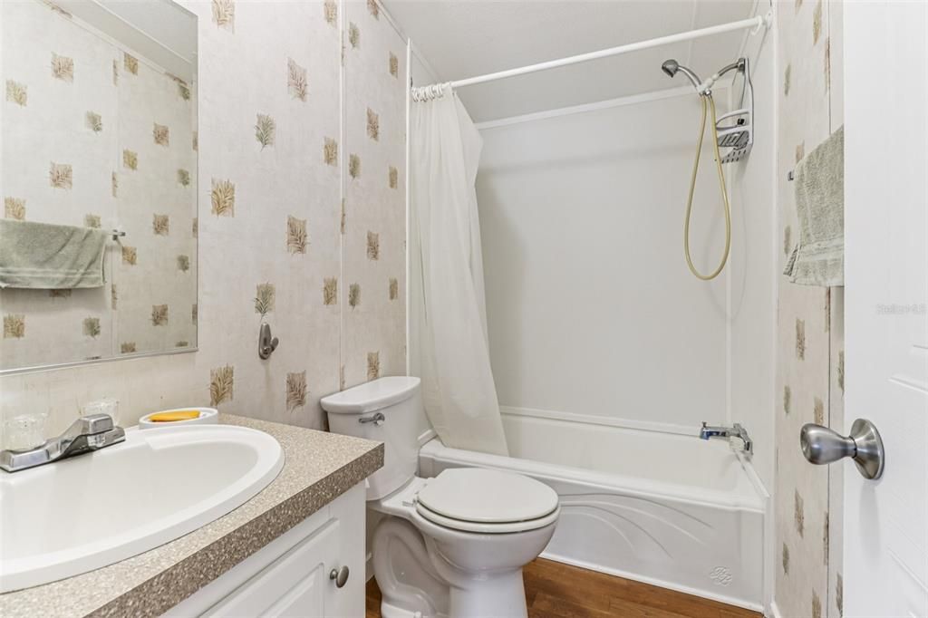 For Sale: $159,900 (3 beds, 2 baths, 1296 Square Feet)