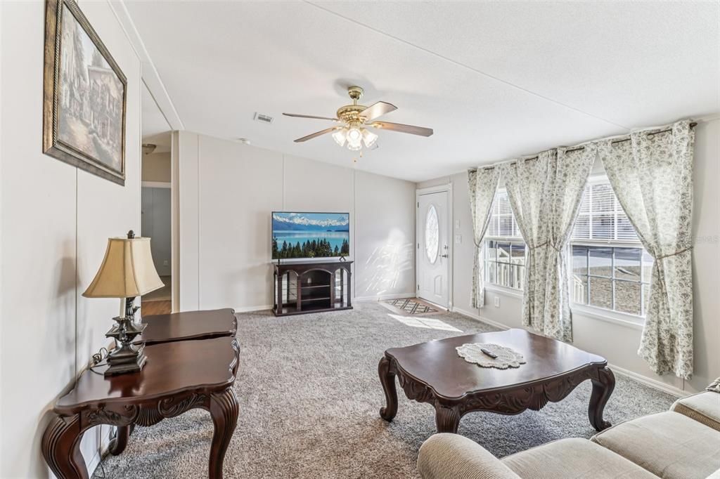 For Sale: $159,900 (3 beds, 2 baths, 1296 Square Feet)