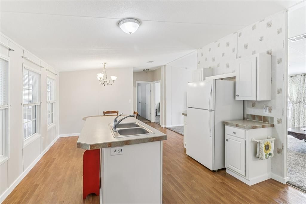 For Sale: $159,900 (3 beds, 2 baths, 1296 Square Feet)