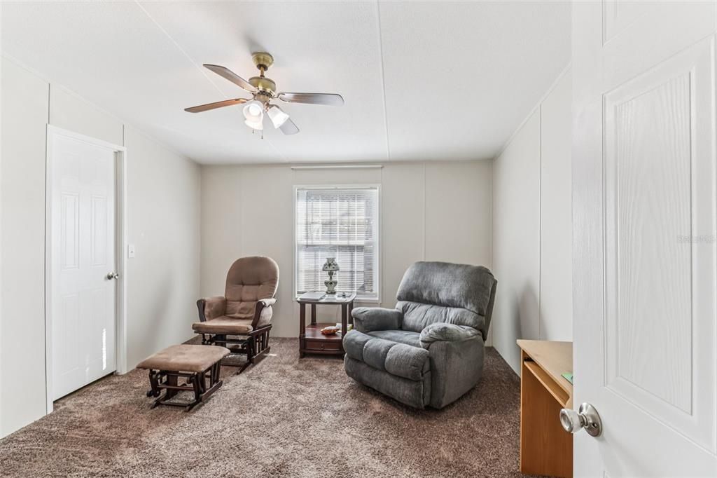 For Sale: $159,900 (3 beds, 2 baths, 1296 Square Feet)
