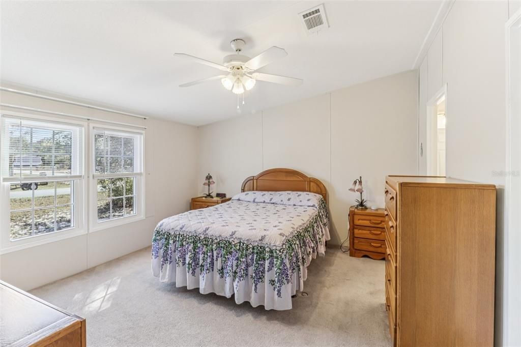For Sale: $159,900 (3 beds, 2 baths, 1296 Square Feet)