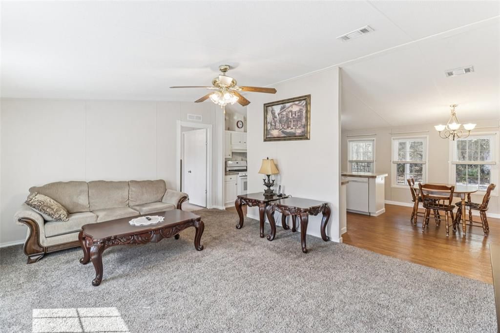 For Sale: $159,900 (3 beds, 2 baths, 1296 Square Feet)