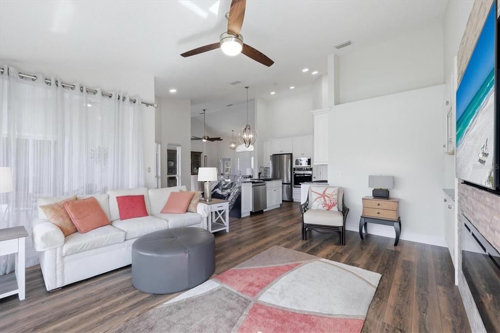 Active With Contract: $399,000 (2 beds, 2 baths, 2029 Square Feet)