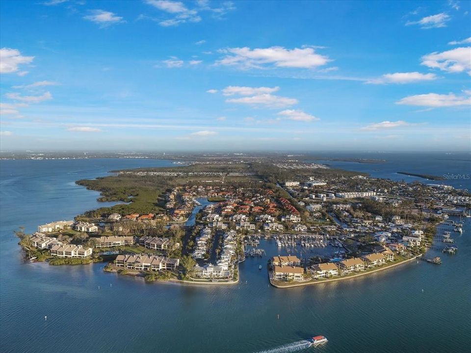 На продажу: $3,199,000 (4 спален, 3 ванн, 2798 Квадратных фут)