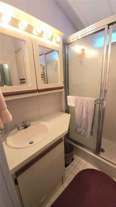 На продажу: $90,000 (2 спален, 1 ванн, 800 Квадратных фут)