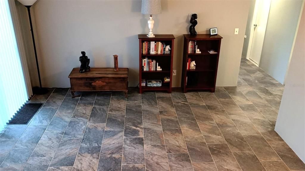 Active With Contract: $198,000 (2 beds, 1 baths, 1283 Square Feet)