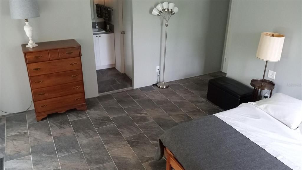 Active With Contract: $198,000 (2 beds, 1 baths, 1283 Square Feet)