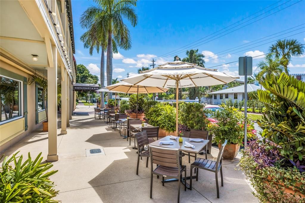 Active With Contract: $1,250,000 (2 beds, 2 baths, 1351 Square Feet)