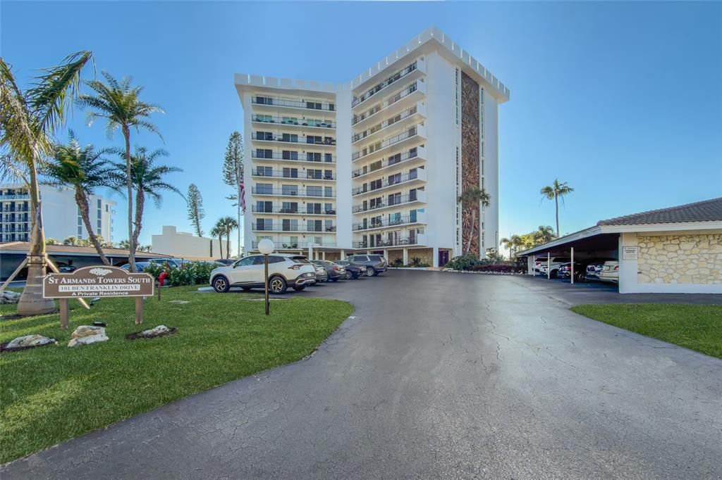 Active With Contract: $1,250,000 (2 beds, 2 baths, 1351 Square Feet)