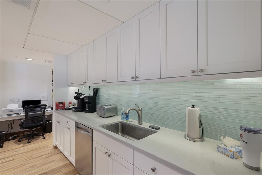Active With Contract: $1,250,000 (2 beds, 2 baths, 1351 Square Feet)