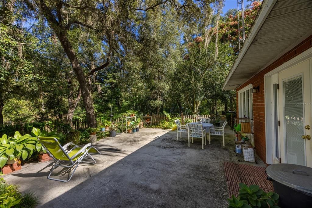 For Sale: $650,000 (3 beds, 2 baths, 1897 Square Feet)