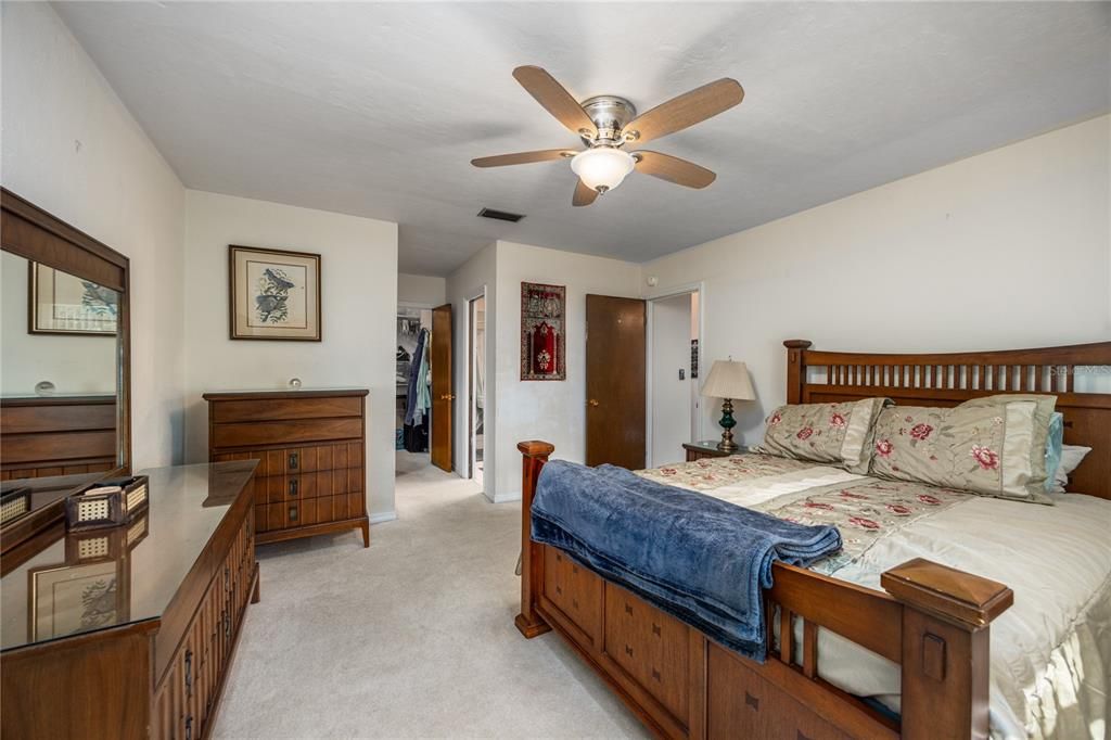 For Sale: $650,000 (3 beds, 2 baths, 1897 Square Feet)