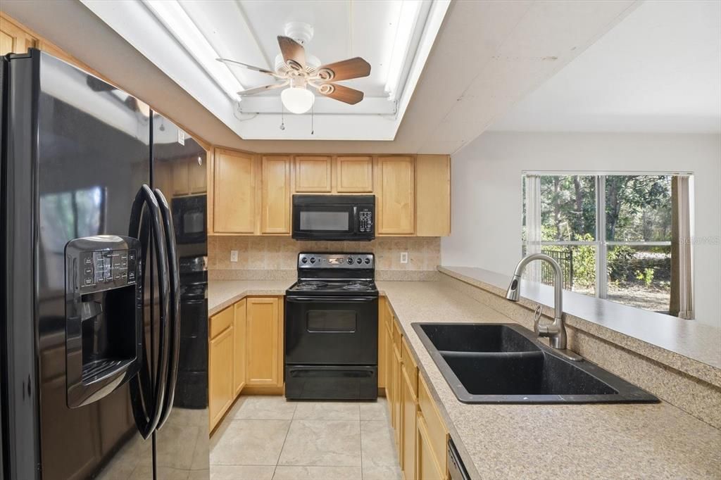 For Sale: $219,999 (2 beds, 2 baths, 1839 Square Feet)