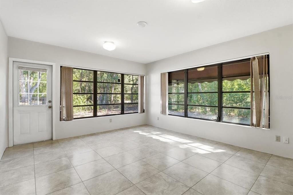 For Sale: $219,999 (2 beds, 2 baths, 1839 Square Feet)