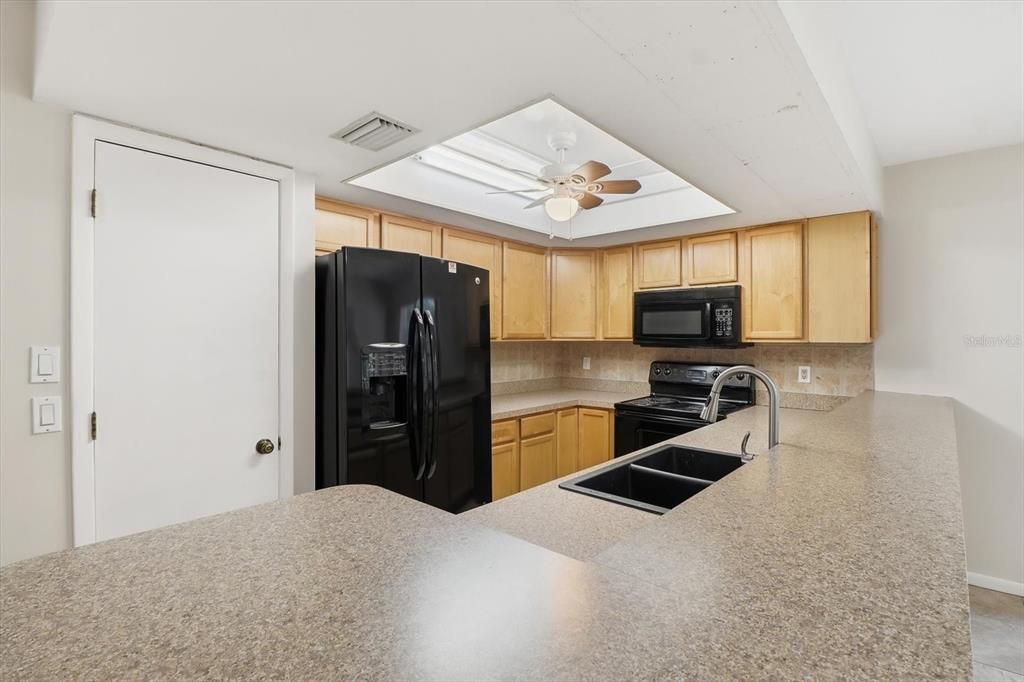 For Sale: $219,999 (2 beds, 2 baths, 1839 Square Feet)