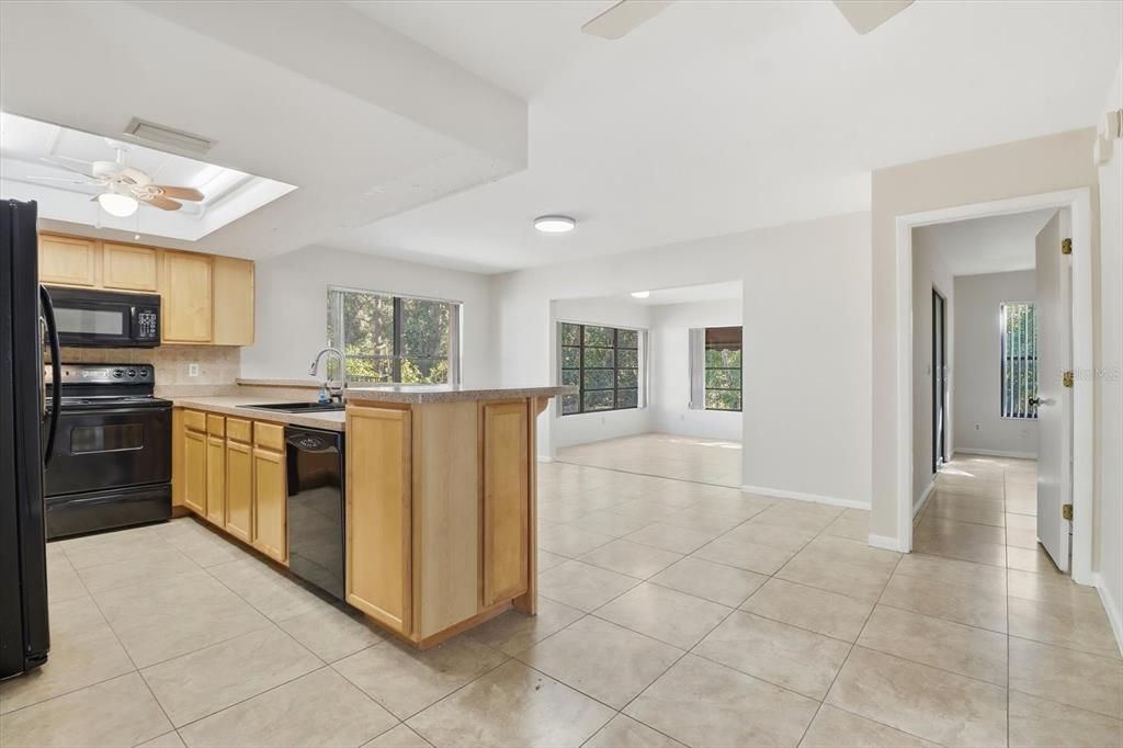 For Sale: $219,999 (2 beds, 2 baths, 1839 Square Feet)