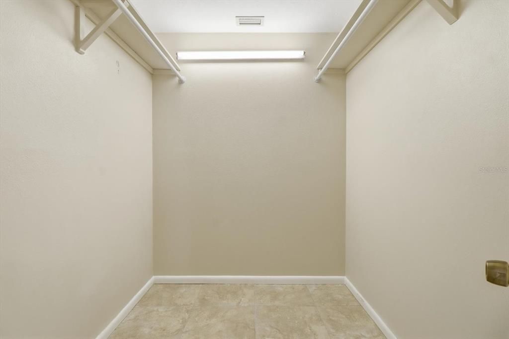 For Sale: $219,999 (2 beds, 2 baths, 1839 Square Feet)