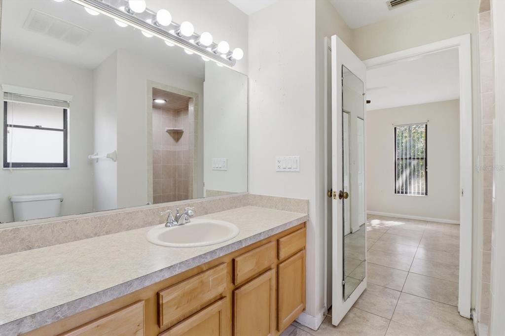 For Sale: $219,999 (2 beds, 2 baths, 1839 Square Feet)