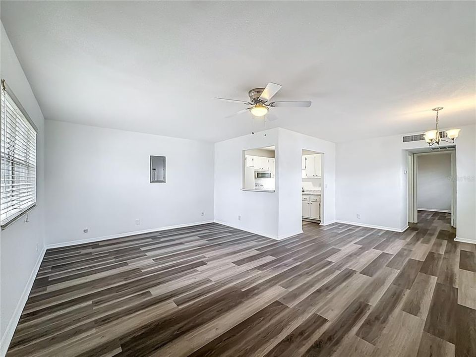 For Sale: $98,000 (1 beds, 1 baths, 800 Square Feet)