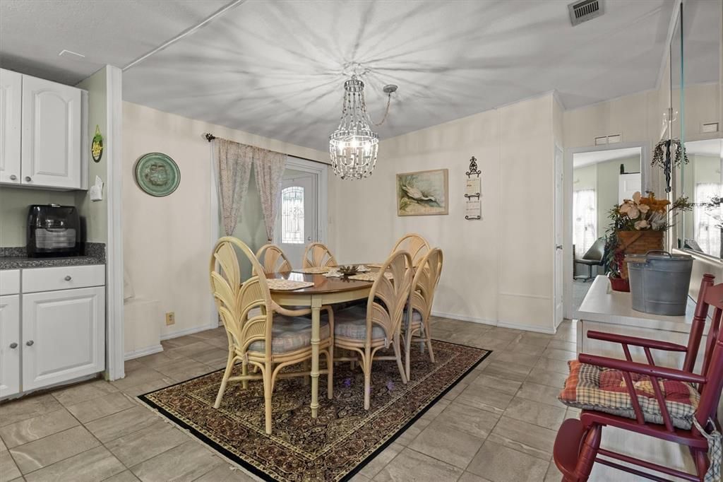 На продажу: $239,000 (2 спален, 2 ванн, 1790 Квадратных фут)