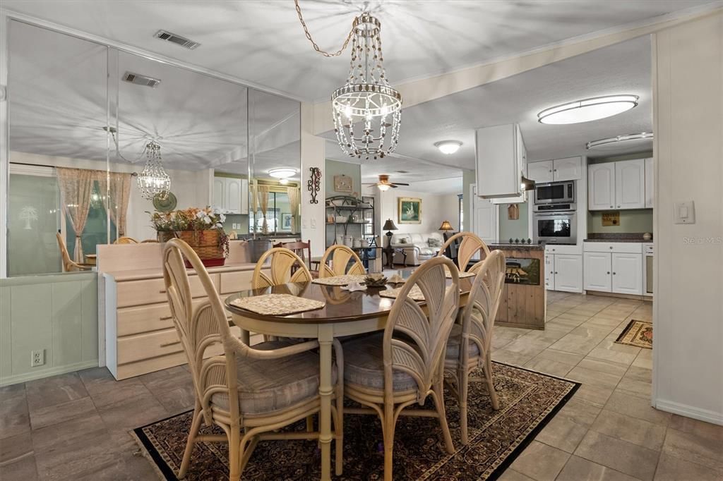 На продажу: $239,000 (2 спален, 2 ванн, 1790 Квадратных фут)
