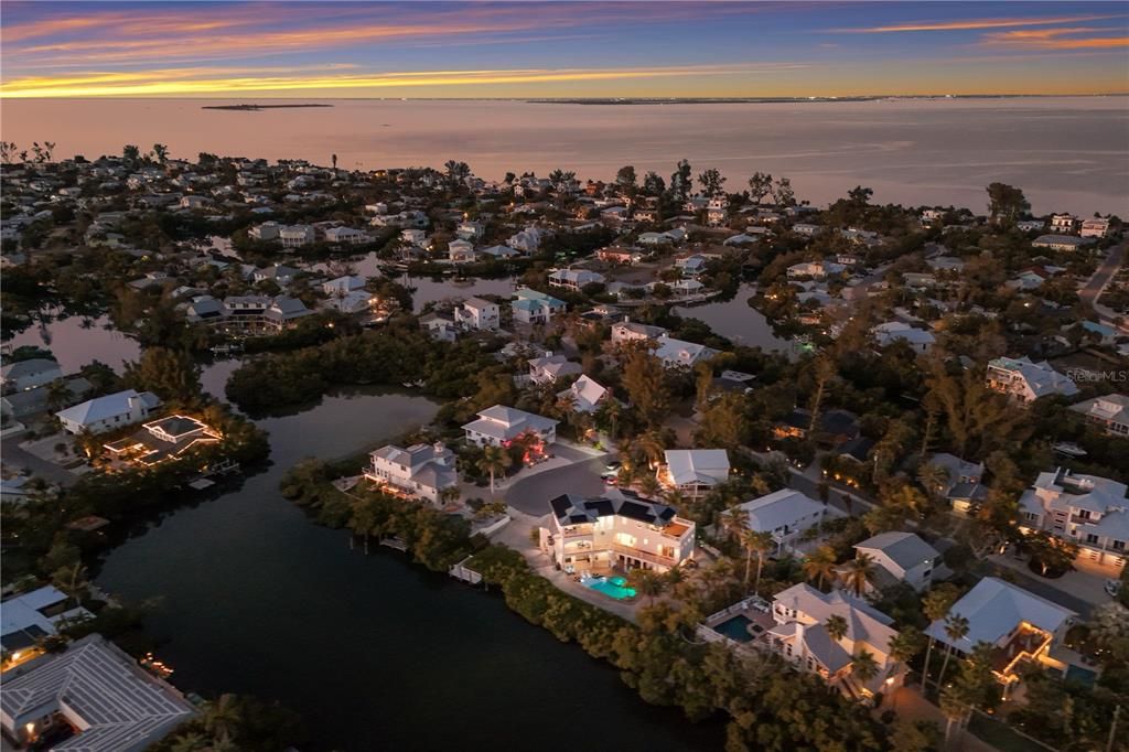 En Venta: $3,995,000 (4 camas, 3 baños, 3755 Pies cuadrados)