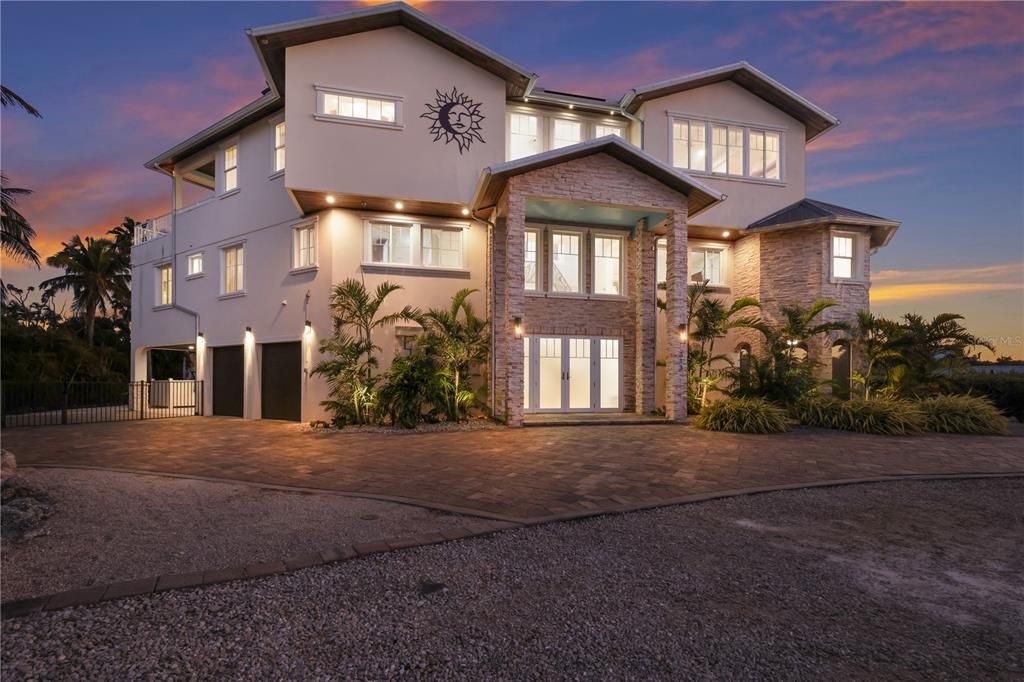 En Venta: $3,995,000 (4 camas, 3 baños, 3755 Pies cuadrados)