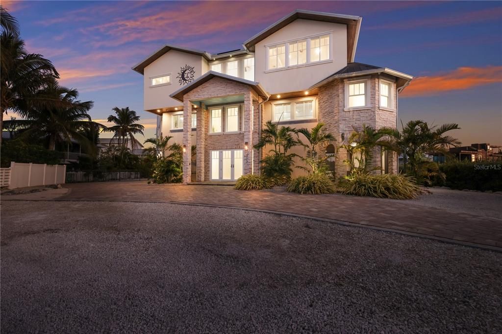 En Venta: $3,995,000 (4 camas, 3 baños, 3755 Pies cuadrados)