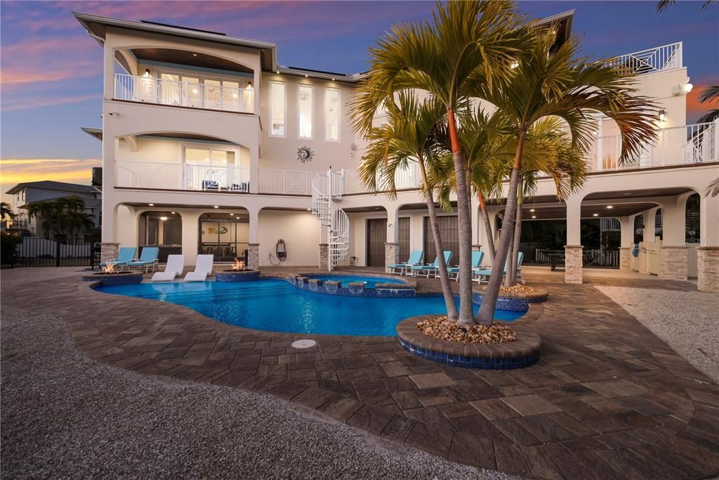 En Venta: $3,995,000 (4 camas, 3 baños, 3755 Pies cuadrados)