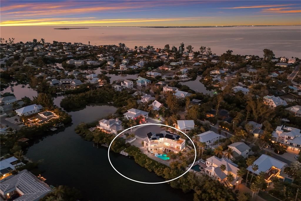 En Venta: $3,995,000 (4 camas, 3 baños, 3755 Pies cuadrados)