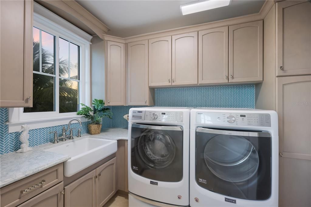 En Venta: $3,995,000 (4 camas, 3 baños, 3755 Pies cuadrados)