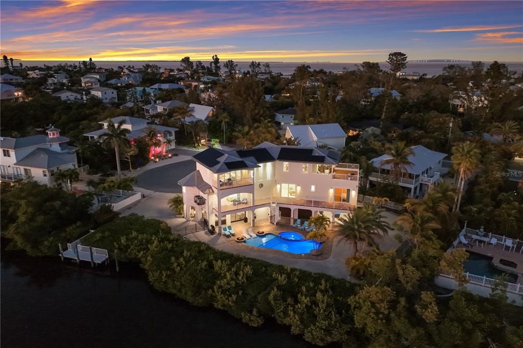 En Venta: $3,995,000 (4 camas, 3 baños, 3755 Pies cuadrados)