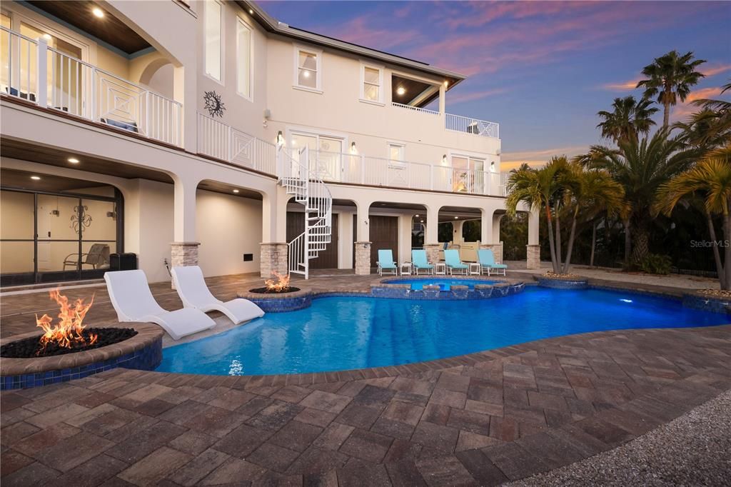 En Venta: $3,995,000 (4 camas, 3 baños, 3755 Pies cuadrados)